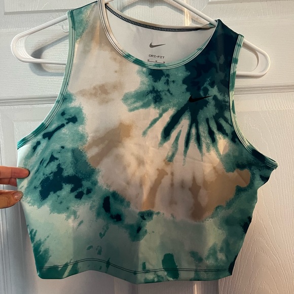 Nike Tops - Women’s Nike Crop Top